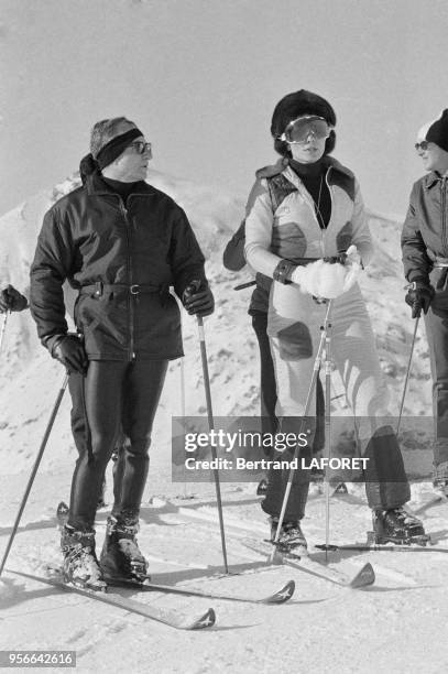 Impératrice Farah Diba et le Shah d'Iran aux sports d'hiver en février 1971 à Saint-Moritz, Suisse.