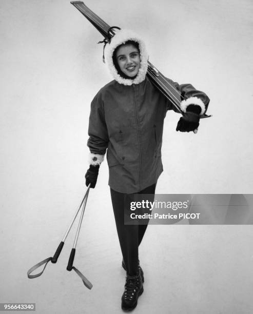 Francine Breaud au ski en janvier 1956, France.