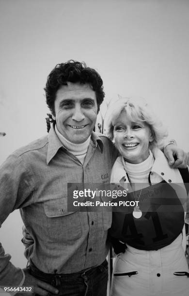 Gilbert Bécaud et Jacqueline Huet au Grand Prix de Ski des Artistes à Avoriaz le 11 janvier 1977, France.