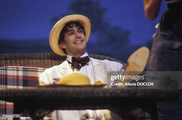 Rupert Everett dans la pièce de théâtre 'L'importance d'être constant' à Paris le 6 janvier 1996, France.