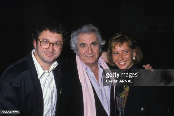 Daniel Gélin et ses enfants Xavier et Fiona lors d'une soirée à paris en décembre 1988, France.