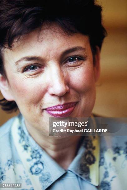 Portrait de la députée Roselyne Bachelot lors du Salon du Livre politique à l'Assemblée Nationale en mars 2001 à Paris, France.