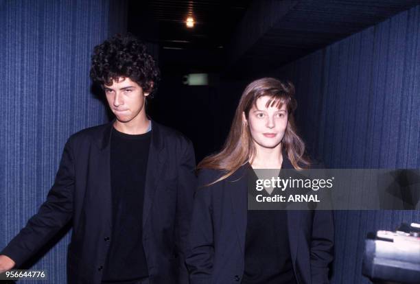 Melvil Poupaud et Chiara Mastroianni lors d'une soirée en septembre 1990 à Paris, France.