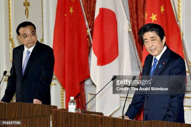 Chinese Premier Li Keqiang and Japanese Prime Minister Shinzo Abe attend a joint press conference following bilateral meeting on the sidelines of the...