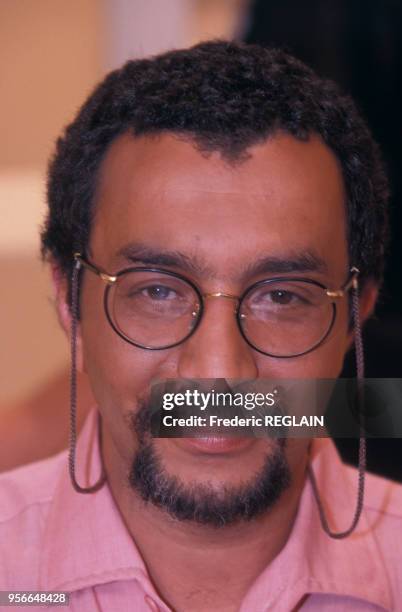 Portrait de l'écrivain et criminel Abdel Hafed Benotman lors de l'émission 'Droits d'Auteur' le 1er septembre 2000 en France.