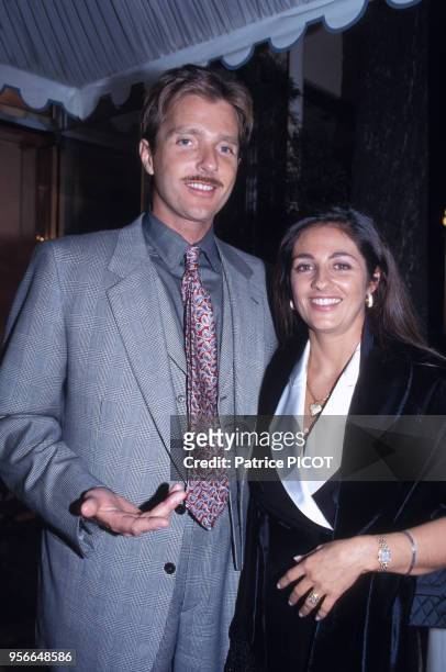 Florence Belmondo et son mari lors de la soirée des 40 ans de carrière de son père Jean-Paul Belmondo à Paris le 9 avril 1993, France.