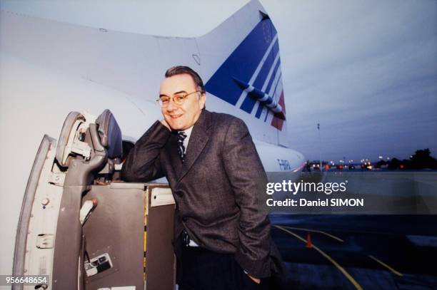 Le chef cuisinier Alain Ducasse propose un menu gastronomique sur le Concorde le 3 décembre 1999 à Paris, France.