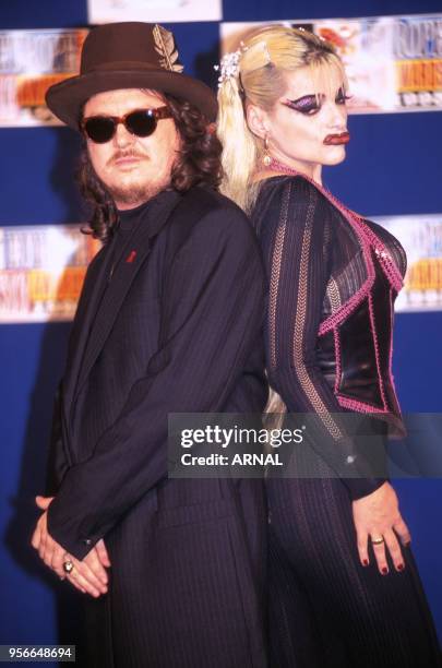 Les chanteurs Zucchero et Nina Hagen à la soirée des MTV Awards au Zénith le 23 novembre 1995 à Paris, France.