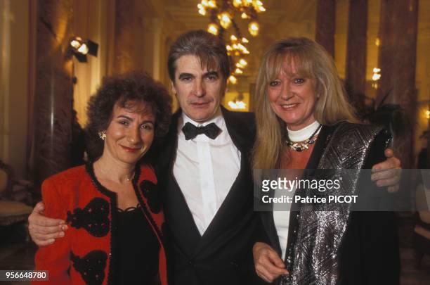 Marie-Paule Belle, Serge Lama et Alice Dona lors du 100ème anniversaire de l'Hotel du Palais à Biarritz en mai 1993, France.