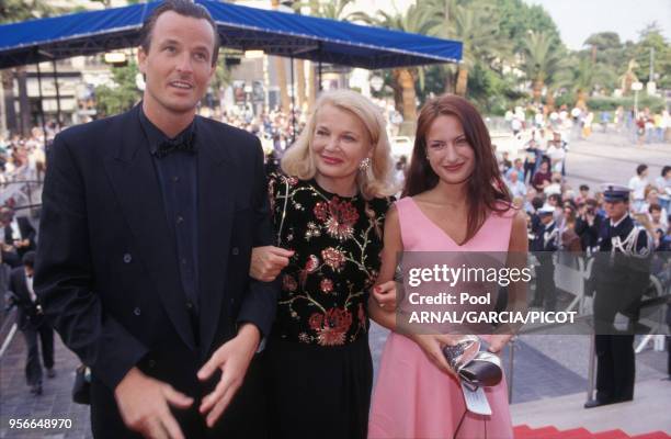 Actrice Gena Rowlands et ses enfants Nick Cassavetes et Zoe Cassavetes au Festival de Cannes en mai 1992, France.