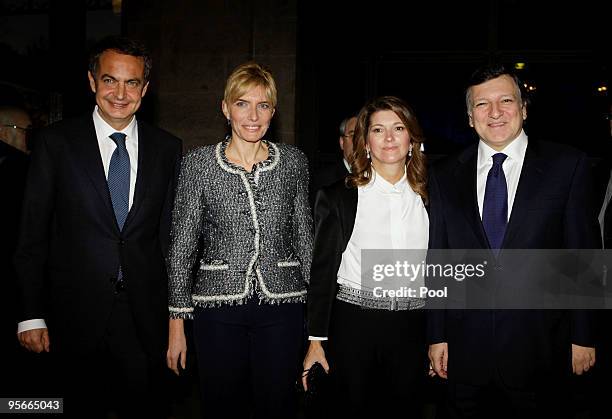 Spanish President Jose Luis Rodriguez Zapatero, his wife Sonsoles Espinosa, Margarida Sousa Uva and her husband President of the European Comission...