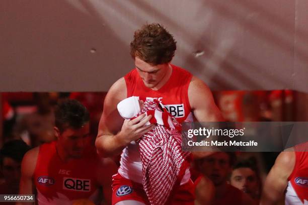 Gary Rohan of the Swans and his daughter Bella walk onto the field for his 100th match before the round seven AFL match between the Sydney Swans and...