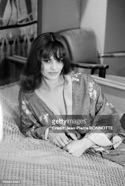 Catherine Rouvel sur le tournage du film 'Borsalino and Co' réalisé par Jacques Deray à Marseille en mai 1974, France.