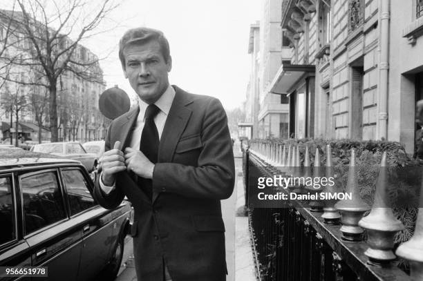 Acteur britannique Roger Moore à Paris le 3 novembre 1974, France.