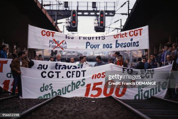 Manifestation des salariés de GEC Alsthom en gare de Belfort le 10 novembre 1994, France.
