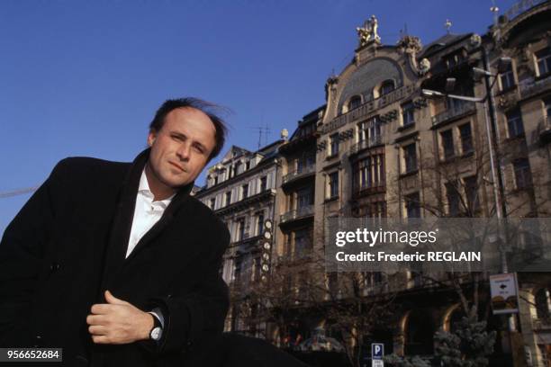 Olivier Poivre d'Arvor à Prague le 2 décembre 1994, République tchèque.