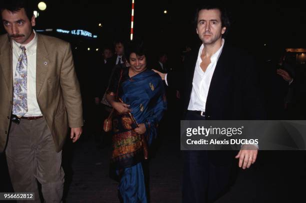 Taslima Nasreen et Bernard-Henri Levy à Paris le 26 novembre 1994, France.