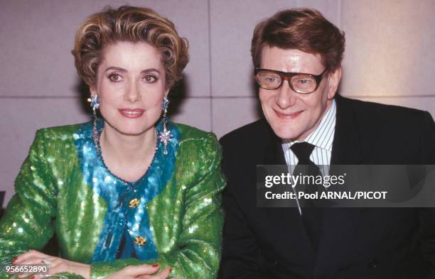 Catherine Deneuve et Yves Saint-Laurent à la soirée anniversaire pour les 30 ans de carrière de Yves Saint-Laurent à l'Opéra Bastille le 3 février...