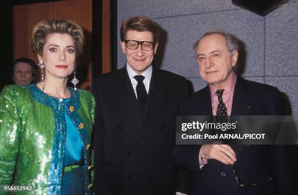 Catherine Deneuve, Yves Saint-Laurent et Pierre Bergé à la soirée anniversaire pour les 30 ans de carrière de Yves Saint-Laurent à l'Opéra Bastille...