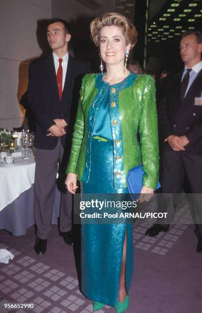 Catherine Deneuve à la soirée anniversaire pour les 30 ans de carrière de Yves Saint-Laurent à l'Opéra Bastille le 3 février 1992, Paris, France.