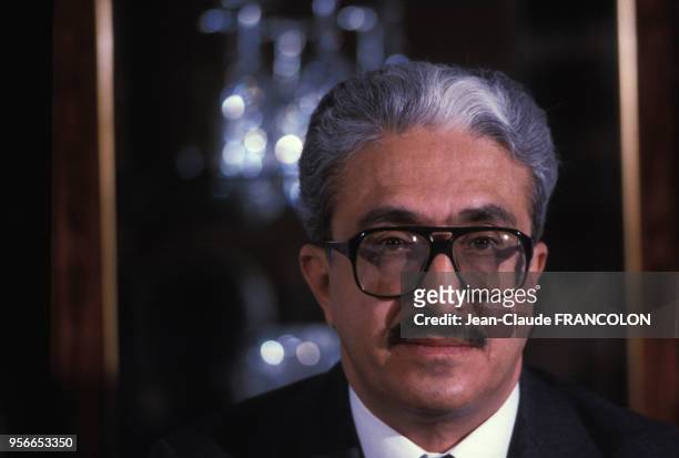 Tarek Aziz, vice premier ministre irakien donne une conférence de presse à Paris le 3 septembre 1984, france.