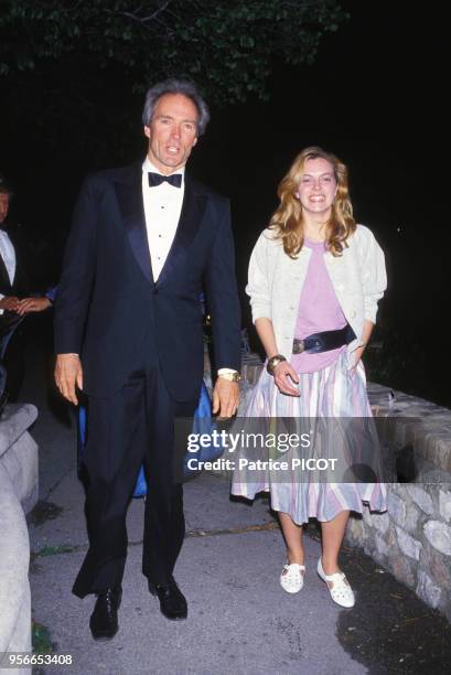 Greta Scacchi et Clint Eastwood lors d'un diner au du Festival de Cannes le 10 mai 1985, France.