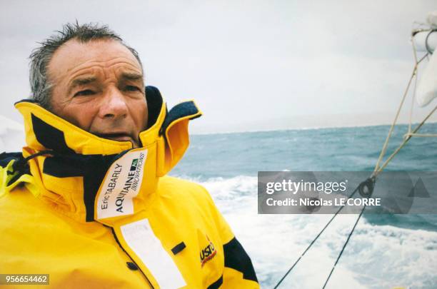 Le navigateur Eric Tabarly, au large d'Arcachon, prépare la 'Route du Café', course transatlantique en double qui ira du Havre à Carthagène en...