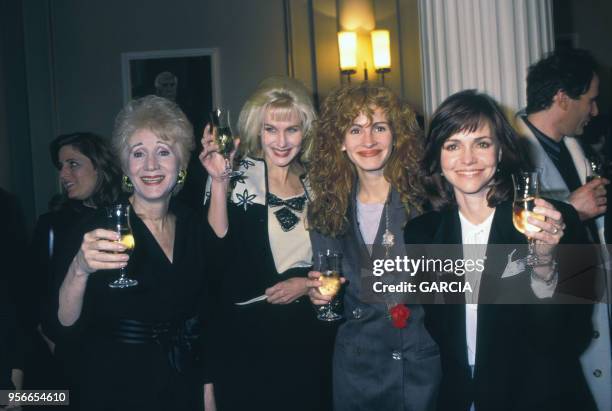 Daryl Hannah, Julia Robert et Sally Fields au Festival de Berlin en février 1990, Allemagne.