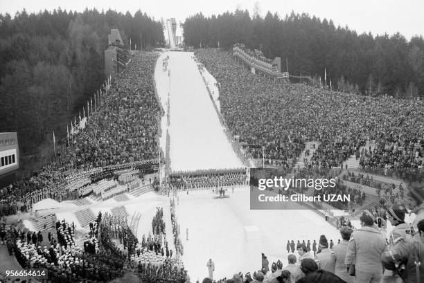 Cérémonie d'ouverture des Jeux Olympiques d'hiver le 4 février 1976 à Innsbruck, Autriche.