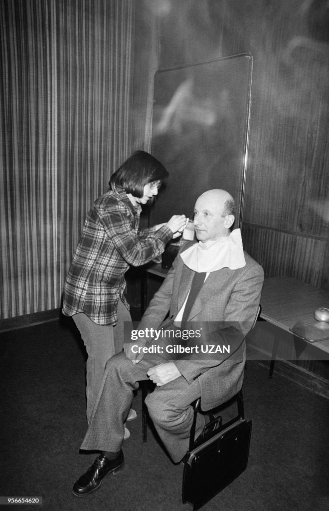 S ance De Maquillage Pour Henri Krasucki Leader De La CGT Avant Une s-ance-de-maquillage-pour-henri-krasucki-leader-de-la-cgt-avant-une