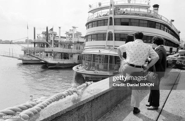 Bateaux à aube traditionnels en avril 1976 à La Nouvelle-Orléans, Etats-Unis.