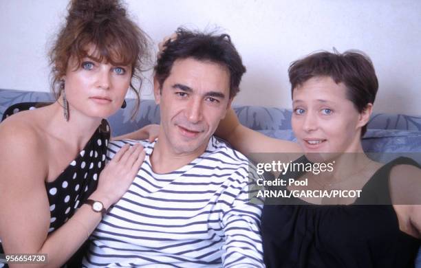 Valérie Mairesse, Richard Berry et Mireille Perrier pour le film 'L'Entraînement du champion avant la course' en mai 1991 au Festival de Cannes,...