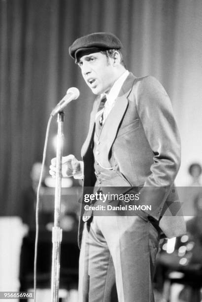 Adriano Celentano en concert le 2 décembre 1977 à Paris, France.