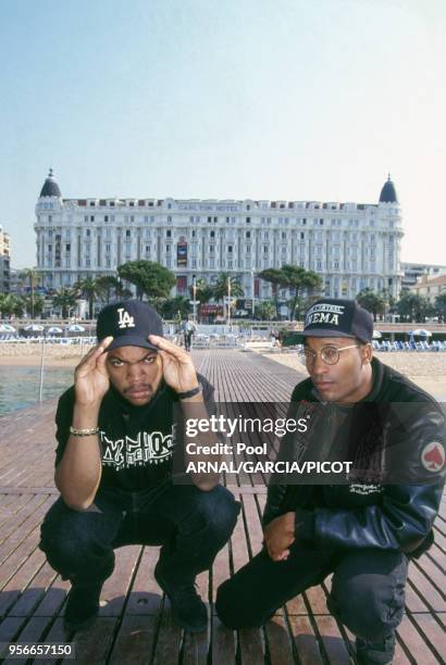 Acteur et rappeur Ice Cube et John Singleton, réalisateur du film 'Boyz N the Hood' à Cannes en mai 1991 à Cannes, France.