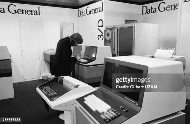 Ordinateurs au SICOB - Salon des industries et du commerce de bureau - en septembre 1976 à Paris, France.