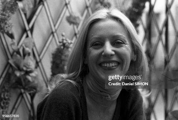 écrivaine Blandine de Caunes chez elle à Paris en octobre 1976, France.