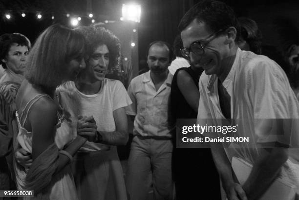 Marie-Anne Chazel, Luis Rego et Patrice Leconte sur le tournage du film 'Les Bronzés' réalisé par patrice Leconte en mars 1978 à Abidjan, Côte...