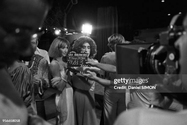 Marie-Anne Chazel et Luis Rego sur le tournage du film 'Les Bronzés' réalisé par patrice Leconte en mars 1978 à Abidjan, Côte d'Ivoire.