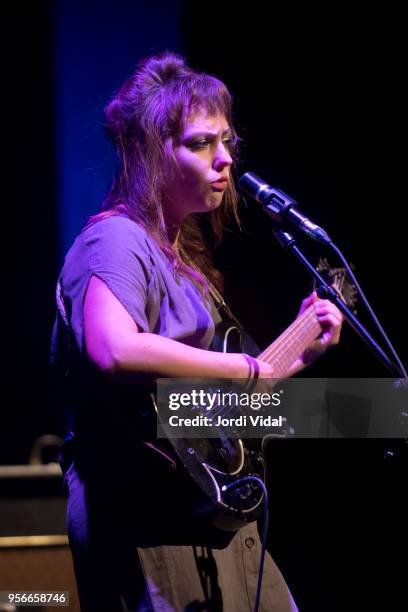 Angel Olsen performs on stage at Sala Barts on May 9, 2018 in Barcelona, Spain.