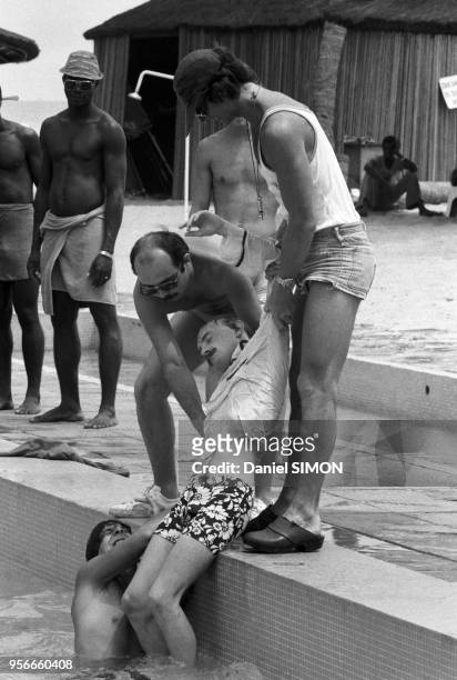 Christian Clavier, Gérard Jugnot et Michel Blanc sur le tournage du film 'Les Bronzés' réalisé par patrice Leconte en mars 1978 à Abidjan, Côte...
