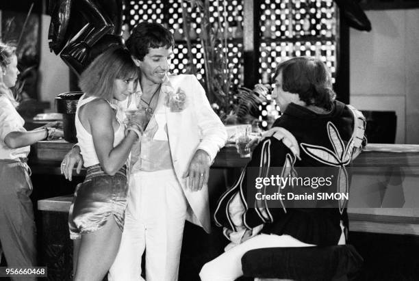 Marie-Anne Chazel, Michel Creton et Luis Rego sur le tournage du film 'Les Bronzés' réalisé par patrice Leconte en mars 1978 à Abidjan, Côte d'Ivoire.