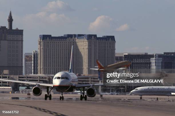 Avions à l'aéroport McCarran en avril 2012 à Las Vegas aux États-Unis.