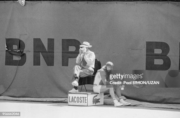 Bjorn Borg bat François Jauffret en huitième de finale de Roland-Garros le 6 juin 1976, Paris, France.