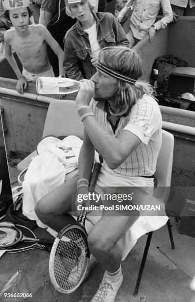 Bjorn Borg bat François Jauffret en huitième de finale de Roland-Garros le 6 juin 1976, Paris, France.