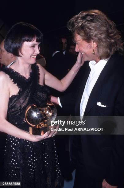 Sabine Azema et Johnny Hallyday aux Victoires de la Musique à Paris en février 1994, France.