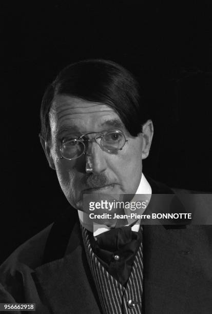 Billy Frick sur le tournage du film La face cachée d'Adolf Hitler' réalisé par Richard Balducci en novembre 1976 à Paris, France.