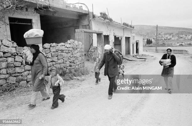 Une famille de palestiniens quittent leur village du Sud-Liban en mars 1978 lors du conflit israelo-palestinien.