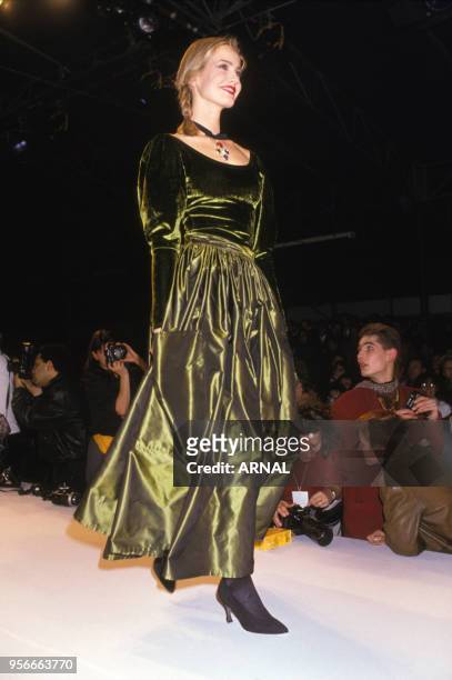 Karen Mulder 1990 Photos and Premium High Res Pictures - Getty Images