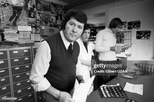 Guy Ben, responsable du laboratoire noir et blanc de l'agence Gamma en octobre 1975 à Paris, France.