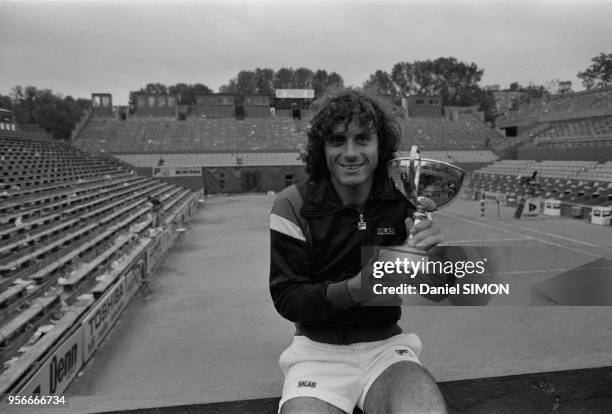 Guillermo Vilas remporte les internationaux de France de Roland-Garros le 5 juin 1977 à Paris, France.